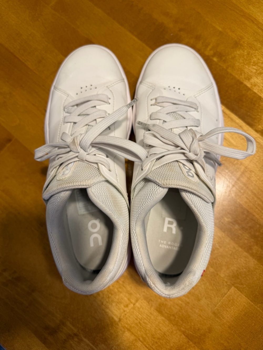On Running White Women's Roger Sneaker